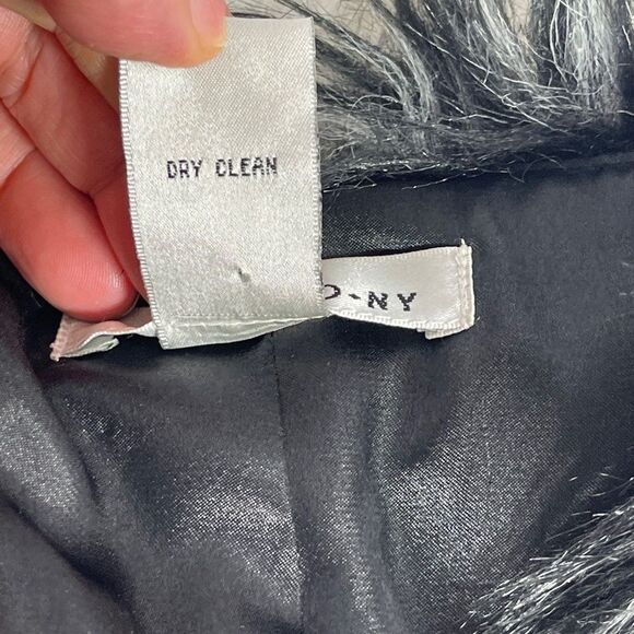 WD NY Faux Fur Lightly Lined Vest Sz L - Picture 6 of 11